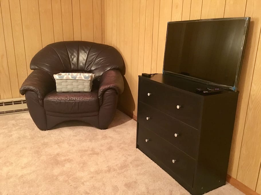 Smart TV with Netflix and Live Apps included.