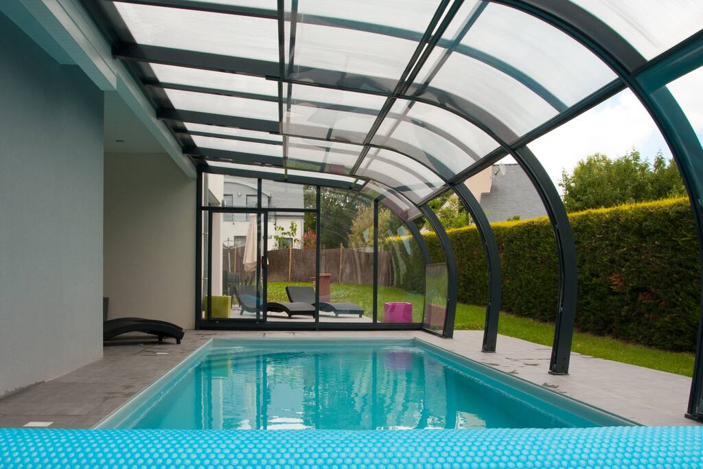 La terrasse de la Villa Letty, vue depuis la piscine