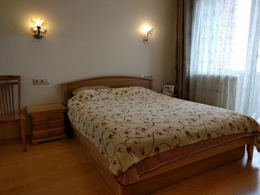 Wide bed / широкая кровать