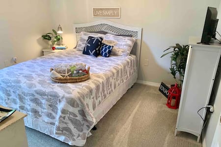 Cozy Bedroom + Close to the Emerald Coast