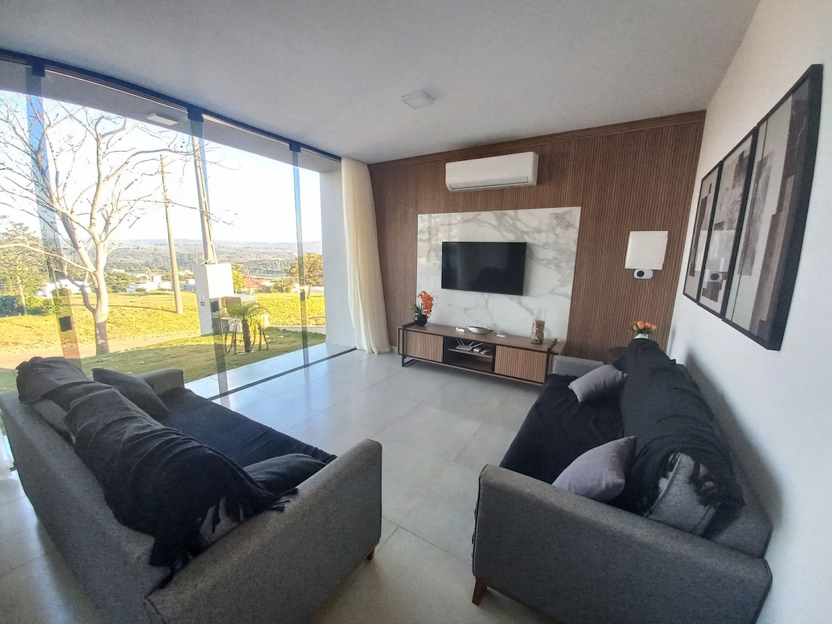 Imóvel de sucesso: Linda casa térrea com Piscina e Banheira c/ Hidro em Pardinho