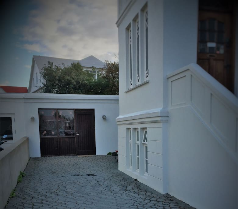 The Garden Annex is in its own building thus quiet and private from other units.