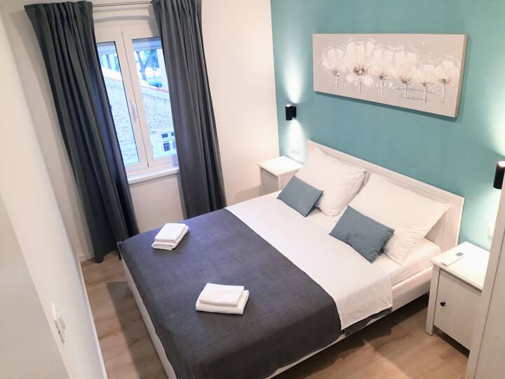 Dormitorio principal con vista al mar y aire acondicionado