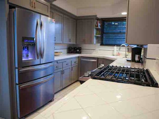 Westside retreat with ocean views Hot tub golf gallery image 3