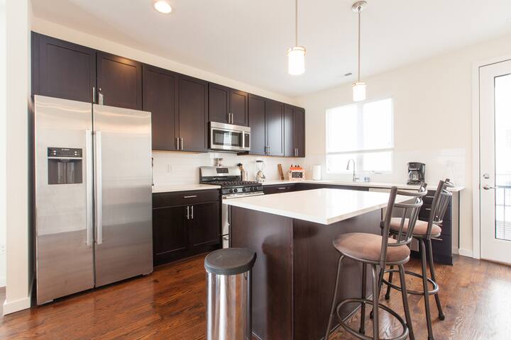 Modern Rowhome in Trendy RiNo! gallery image 2