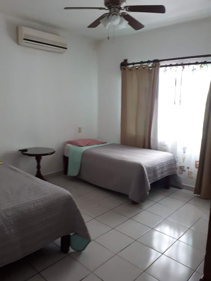 dhoma 3 , 2 krevate tek , AC