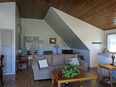 Top Airbnb: Wake surrounded by views of the beautiful Blue Ridge Mountains in this lovely 1 bedroom vacation home. in Brevard
