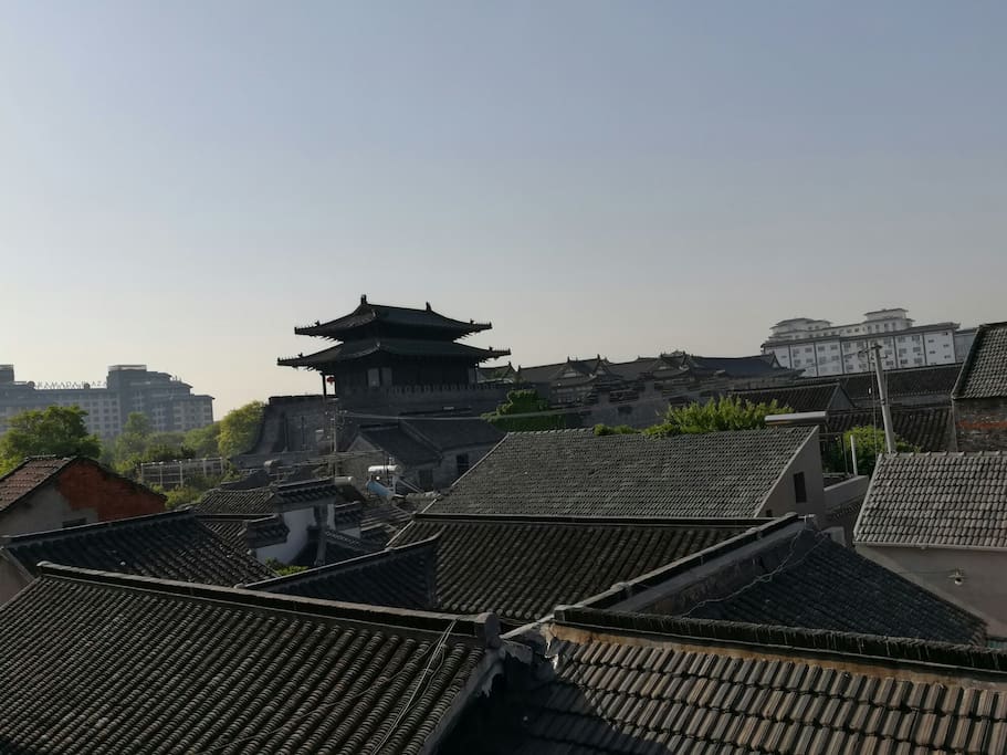 房间通阳台,东关城门近在咫尺,五分钟步行至东关古渡,个图