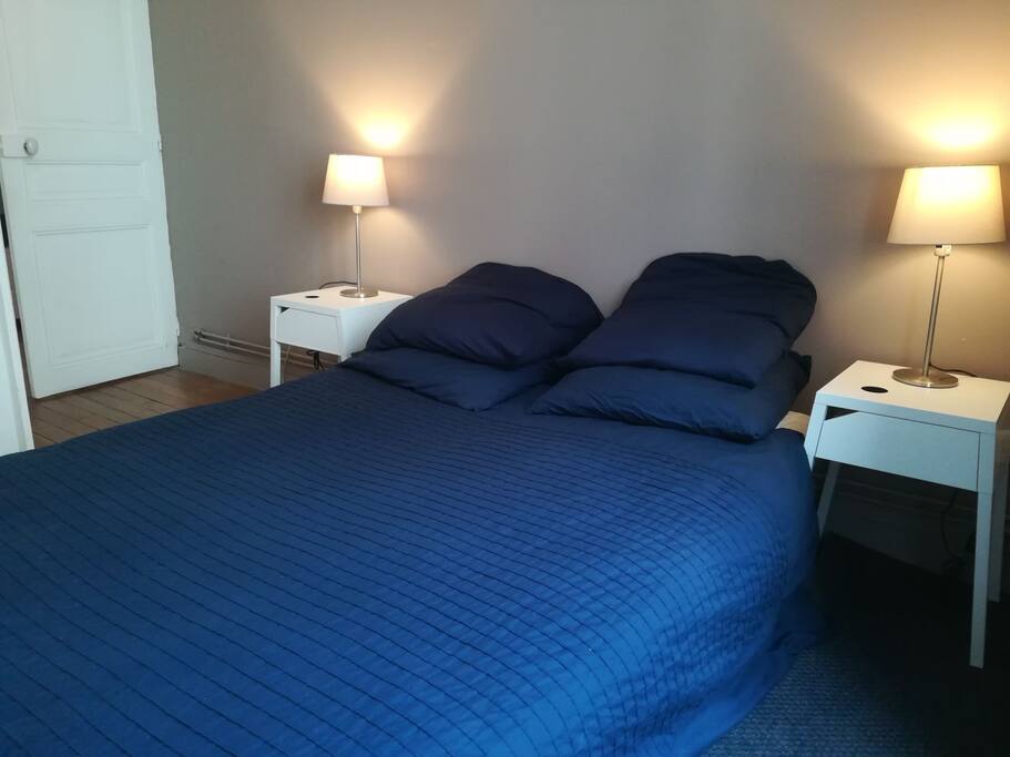 une chambre spacieuse