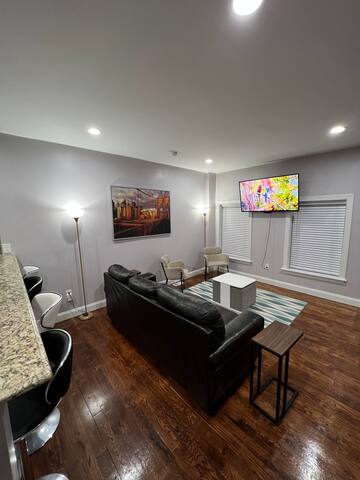 New York inspired brick house 4 mins from Train !! gallery image 2