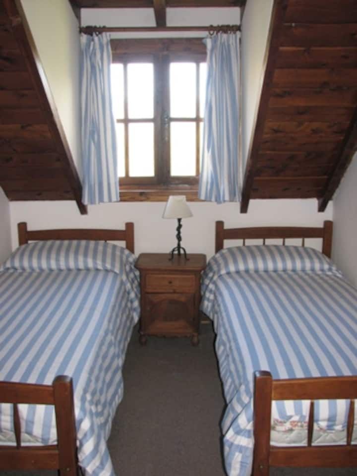 Chumba cha Juu cha Watu Wawili