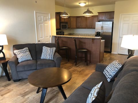 Modern 1 bedroom apt in Hutchinson, Ground Floor