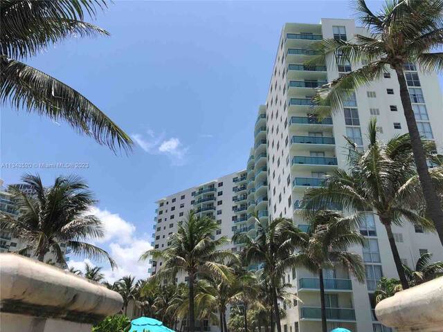 79-C Free Beach Service Parking Oceanfront Tower gallery image 3