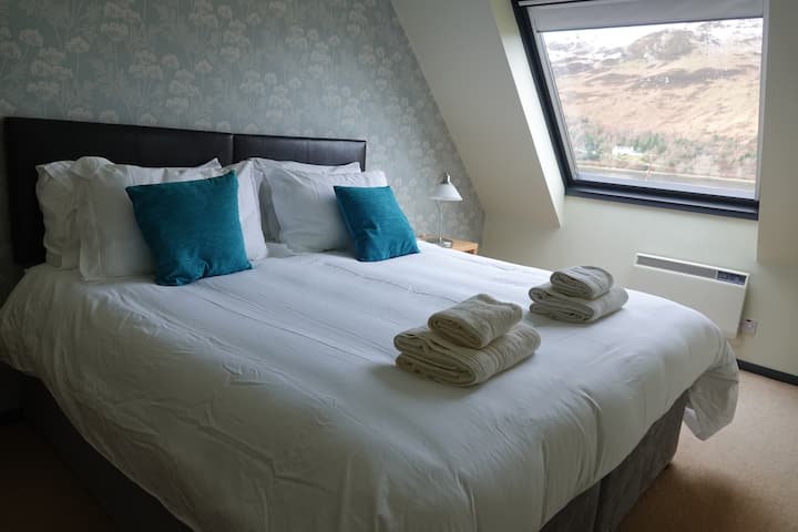 One of the upstairs bedrooms, with great loch and mountain views.  It can either have a superking or 2 singles 