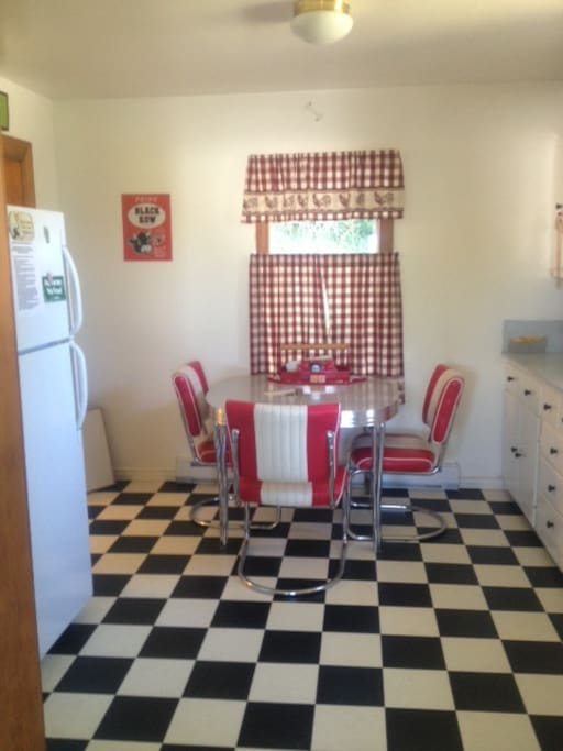 Take a step back in time, enjoy the fully equipped modern kitchen.