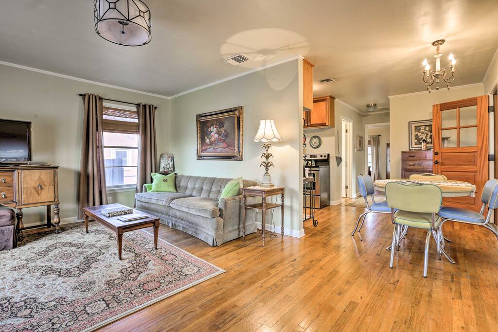 The space offers 2 bedrooms and 1 bathroom to accommodate 4.