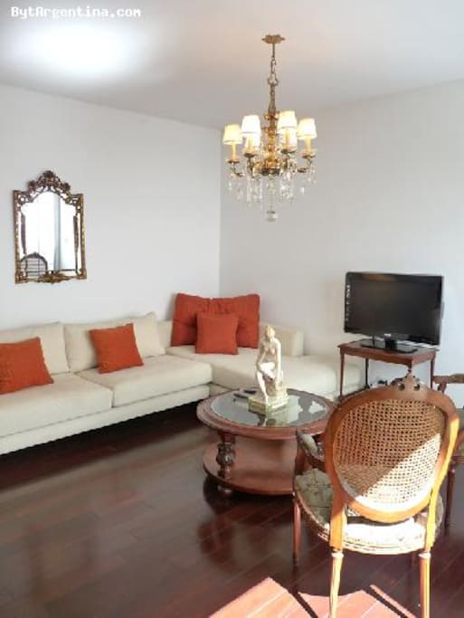 Confortable Sofa ´TV hd y DVD.