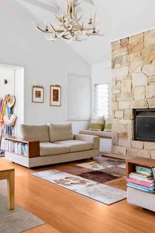 Spectacular Hideaway at Great Mackerel Beach gallery image 2