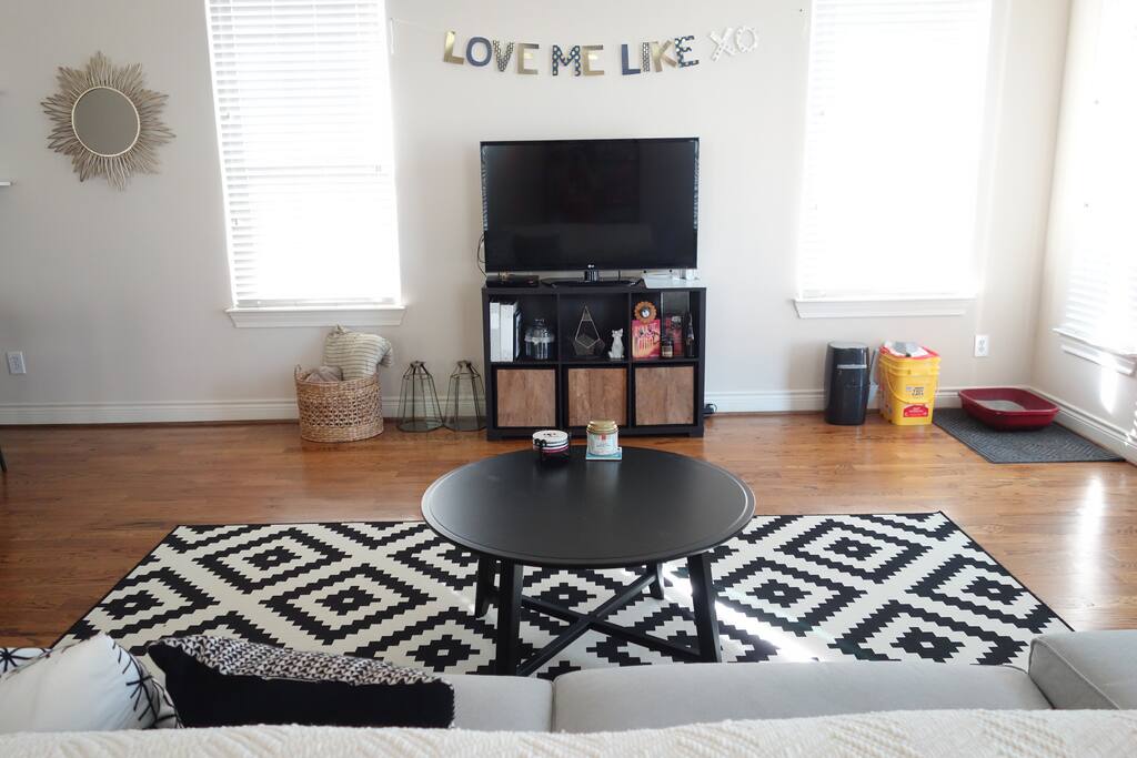Spacious living room
