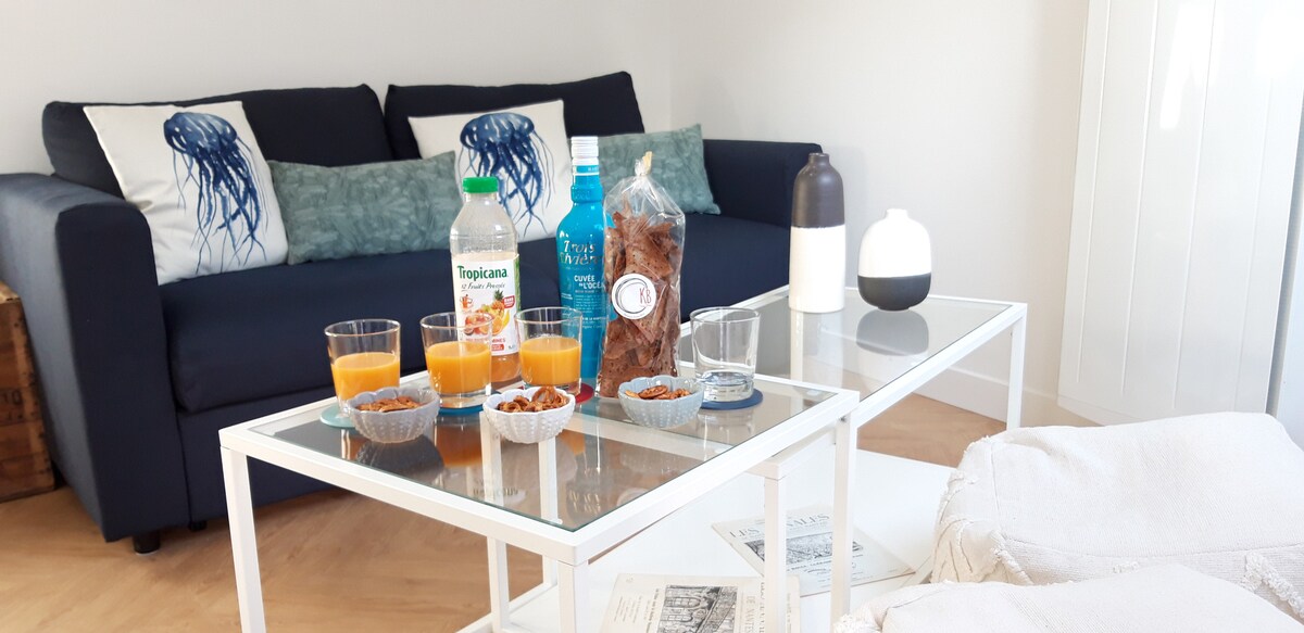 Მისაღები ოთახის მხარე.