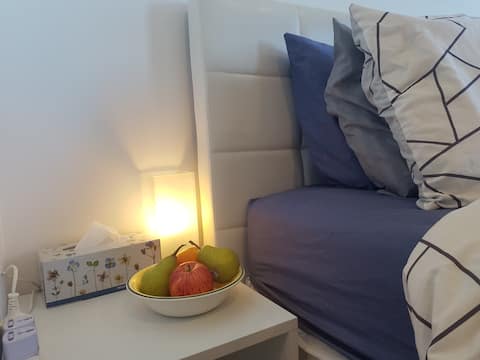 City studio+pool+24 hour gym+parking on request