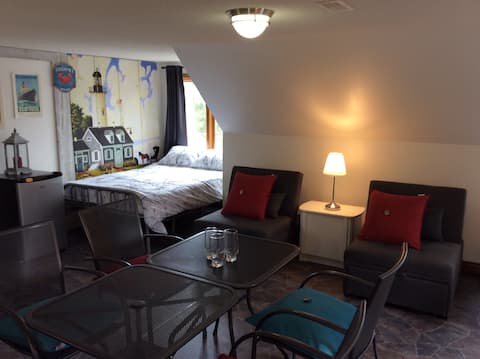 Top Airbnb: Retro Beach Studio Sleeps 7. Steps to beach. in Saugeen Shores