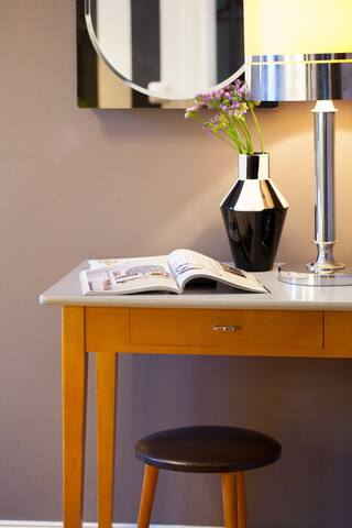 Linnen – Spacious Apartment near Mauerpark gallery image 5