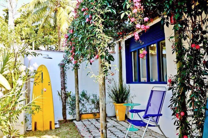 Suíte Itaguá - SmartTv Ar cond café 50 MTS da orla