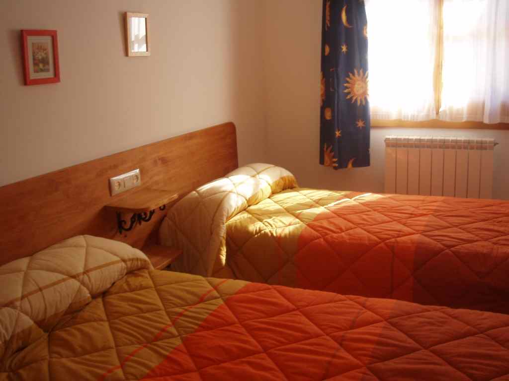 Spavaća soba dva kreveta