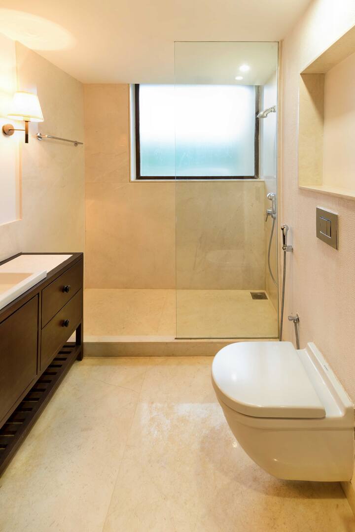 Full bathroom 3 image 1