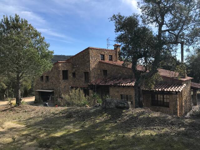 Masia de Pierre en pleine nature 10 min de la mer gallery image 2
