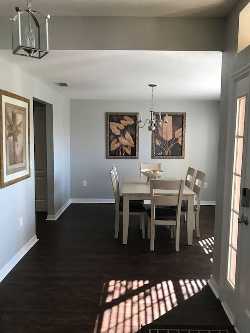 Dining room with 6 chairs