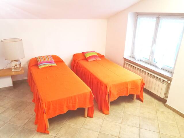 In centro paese, a 5 km dal Lago d'Orta