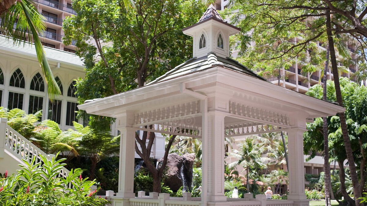 Hilton Hawaiian Village Waikiki Beach Resort - Ready to Celebrate 🥂\u2063 We  are ready to help you plan beautiful weddings and receptions in our  open-air venues and private lawns. Hot Hawaiian Weddings, image size:1200x675
