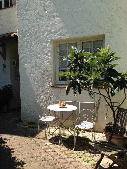 Arrivée par la terrasse arrière