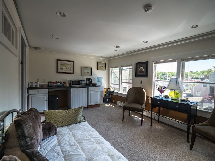LIVING/KITCHEN. DAYBED LOWER LEFT