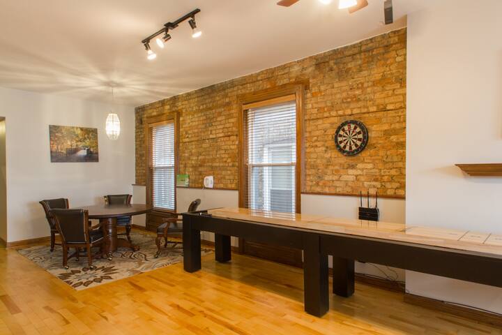 3 BR unit next to Wrigley Field gallery image 3