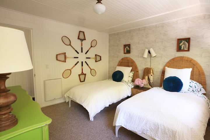 Room No. 5 (third floor) pays homage to the 1970s with vintage furnishings. Two twin beds w/Keetsa mattresses, a view of the backyard + blackout shades. En-suite bathroom is newly remodeled with marble tile and a classic pedestal sink.