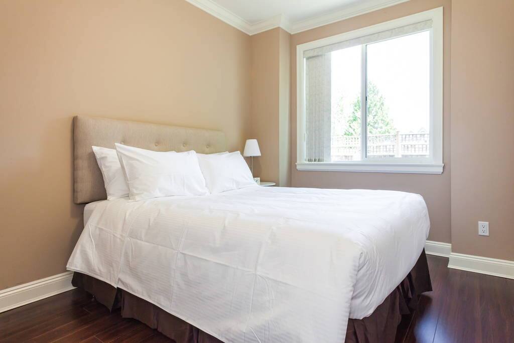Bedroom 3 with queen size bed