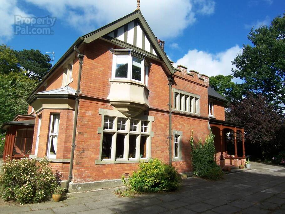 Stunning Room in Edwardian House Houses