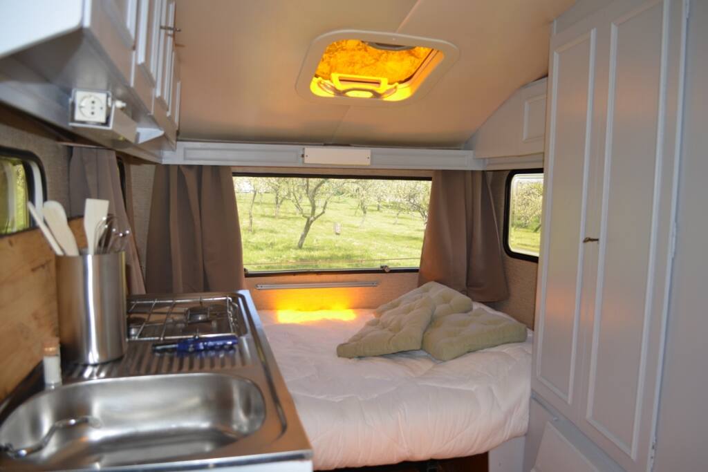 Espace cuisine et lit