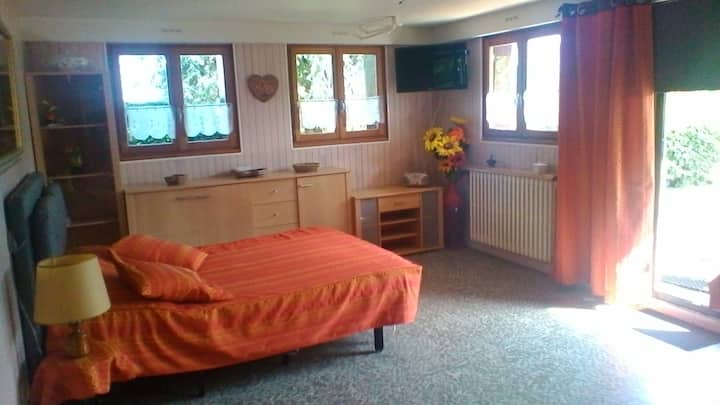 พื้นที่กลางคืน