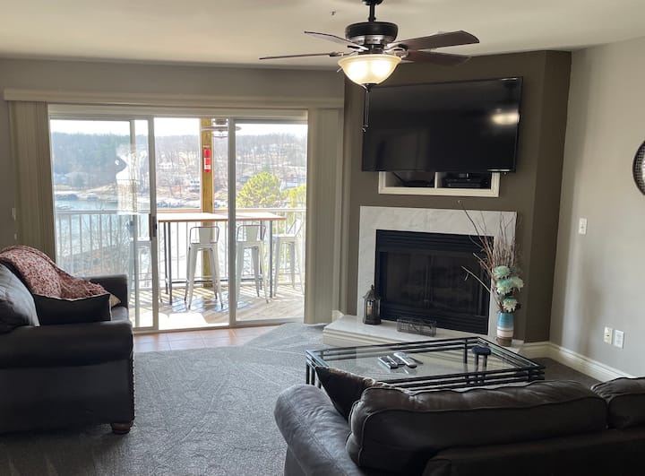 Updated ''Family and Friend" friendly the Ledges Condominiums for