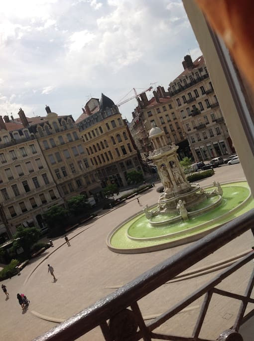 Situé en plein centre ville 2 min de la place bellecour et vieux lyon
