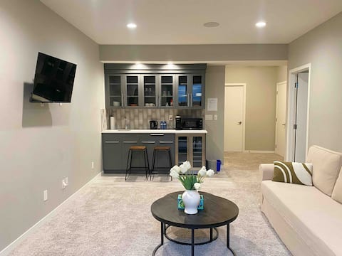 New +Clean Guest suite near Airport