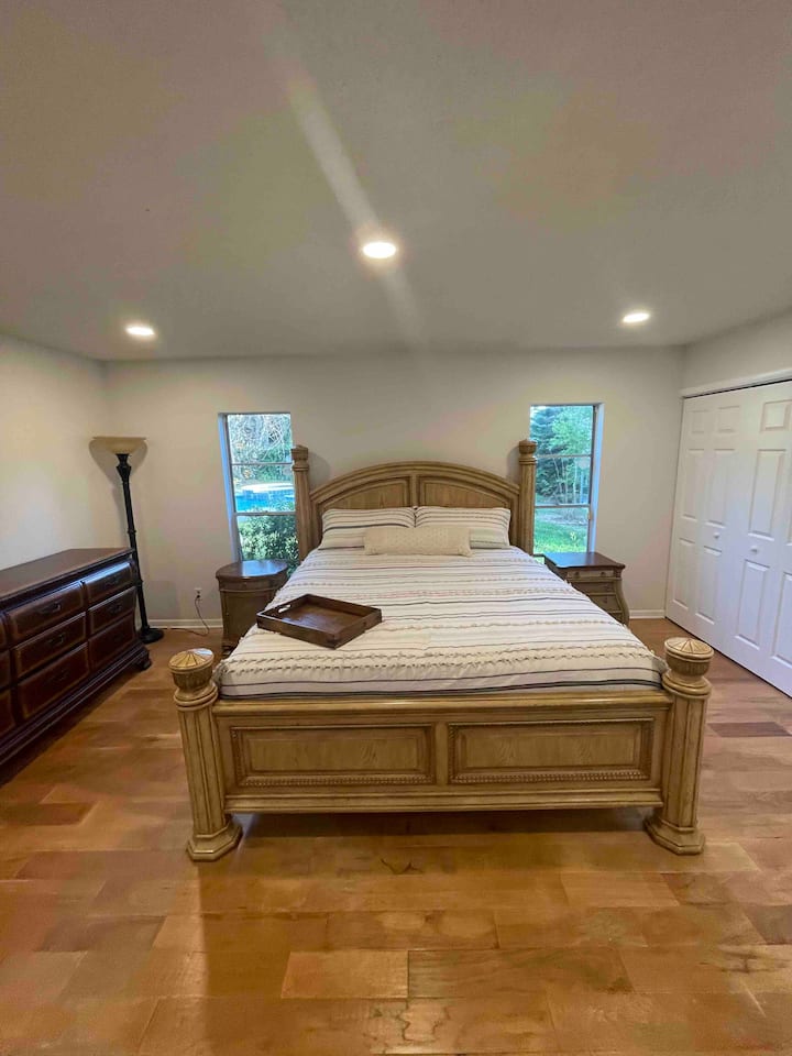 Picha ya awali ya chumba cha kulala cha Master 