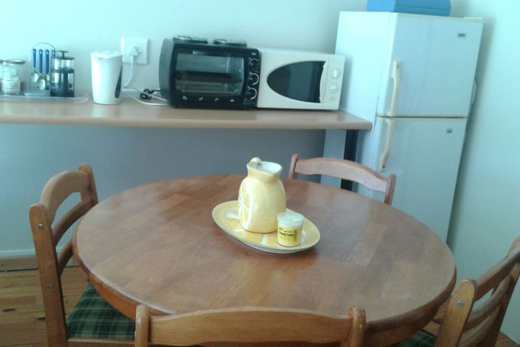4 seater dinning table in kitchen area
