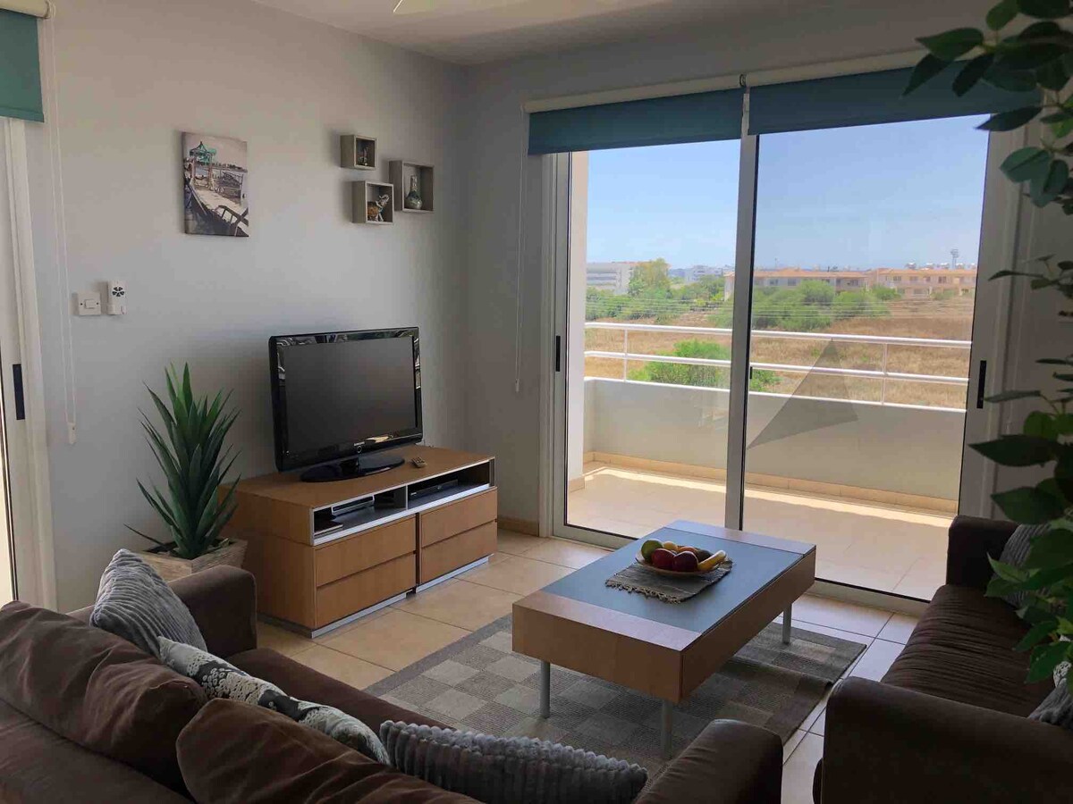 Living room with access to 2 balconies