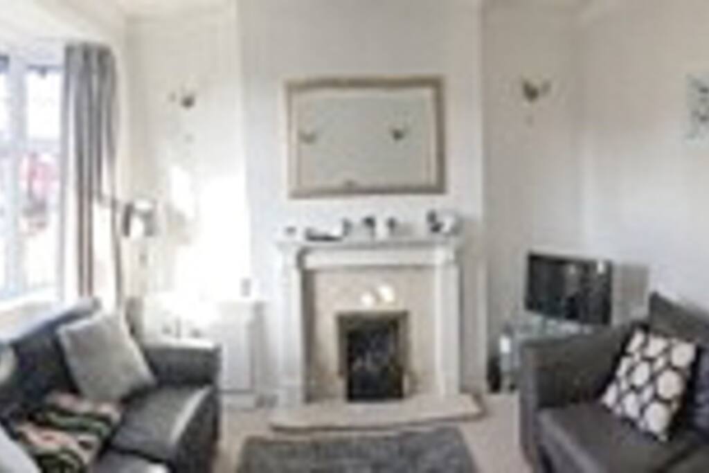Cosy, modern lounge