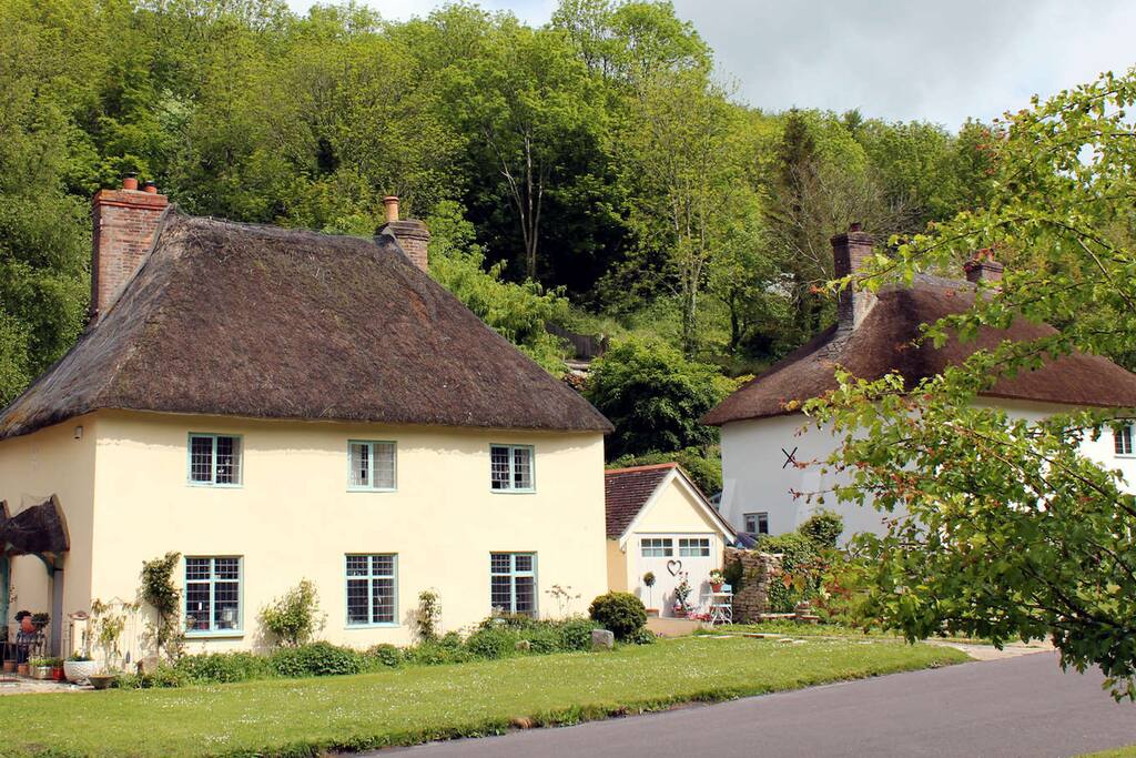 Village retreat in middle of historic Milton Abbas Tiny houses for